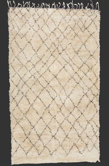 TM 2315, Beni Ouarain rug with a calm + classic grid design, north-eastern Middle Atlas, Morocco, 1990s, 325 x 190 cm (10' 8'' x 6' 4''), high resolution image + price on request

